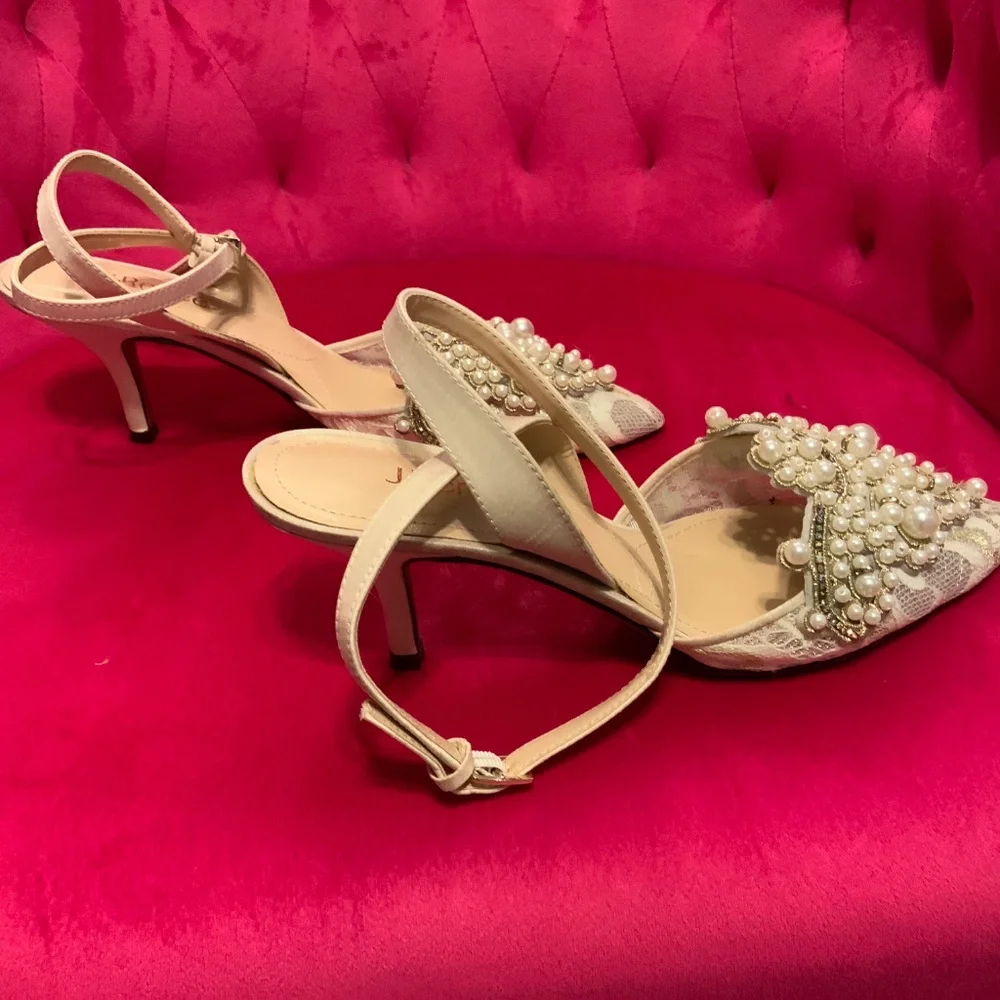 J Renee Size 10-1/2 Women’s pumps in Ivory with white Faux Pearls - Picture 3 of 5